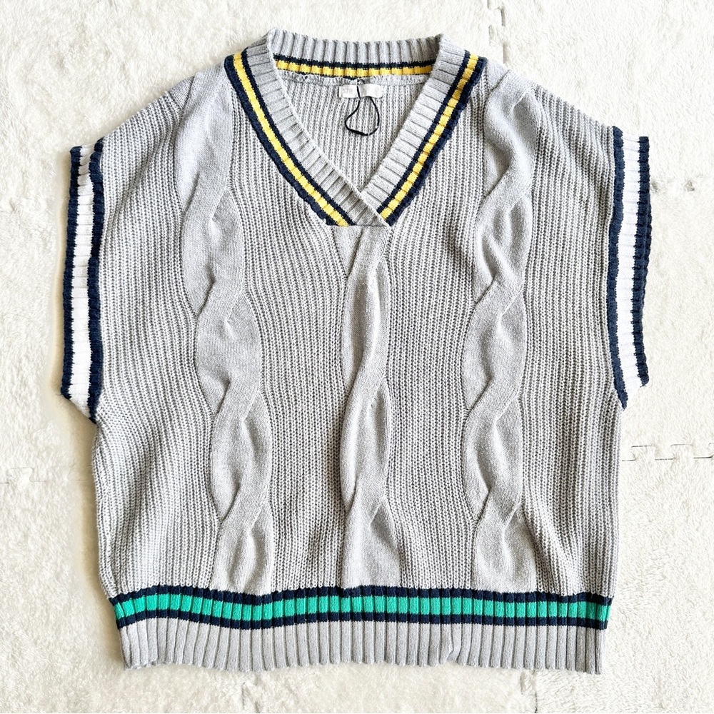 STR Stradivarius gray varsity oversized knit sweater vest, size small